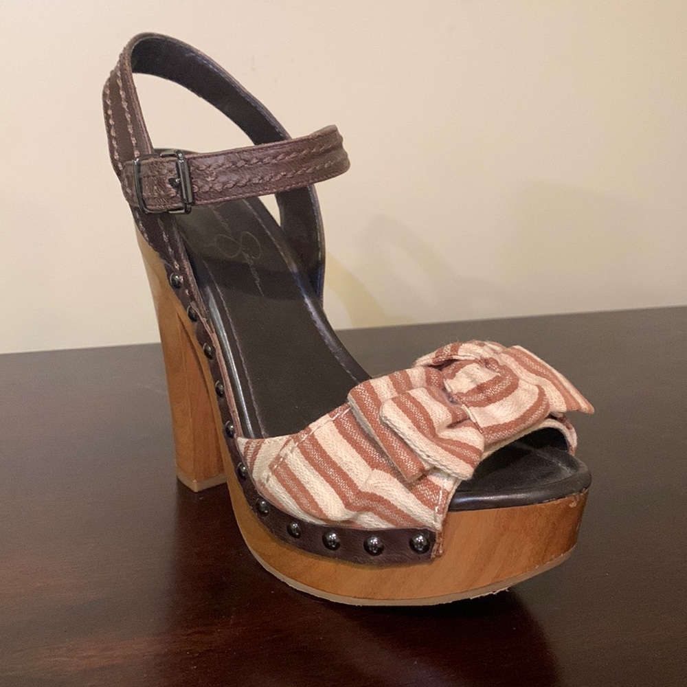 Brown 5 1/2inch heeled Jessica Simpson platformed heeled sandals